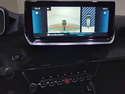 Photo 20 Peugeot 208  PureTech 100 S&S BVM6