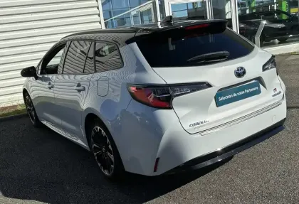 Photo 2 Toyota Corolla  Touring Sports Hybride 122h
