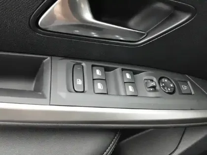 Photo 18 Peugeot 3008  Hybrid 145 e-DCS6