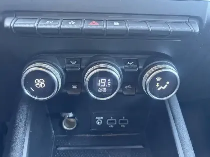 Photo 22 Renault Captur  E-Tech 145 - 21