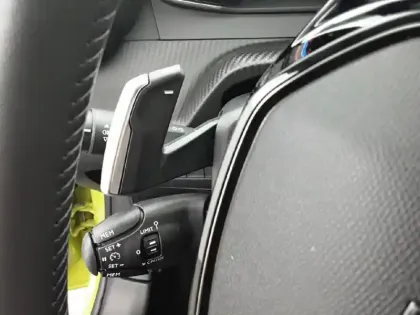 Photo 18 Peugeot 208  Hybrid 100 e-DCS6