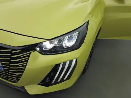 Photo 15 Peugeot 208  Hybrid 100 e-DCS6