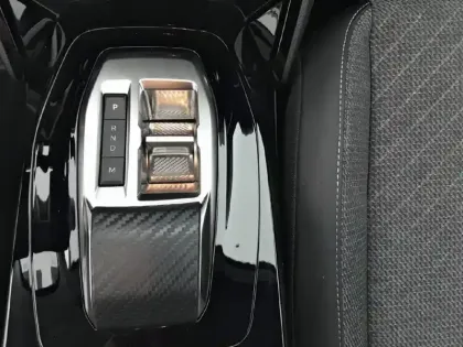 Photo 13 Peugeot 208  Hybrid 100 e-DCS6