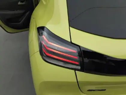 Photo 16 Peugeot 208  Hybrid 100 e-DCS6