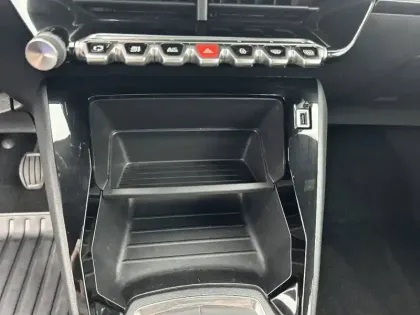 Photo 21 Peugeot 2008  PureTech 100 S&S BVM6