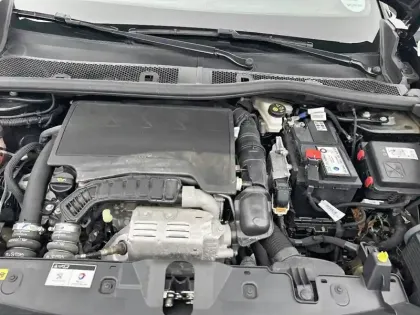 Photo 14 Peugeot 2008  PureTech 100 S&S BVM6