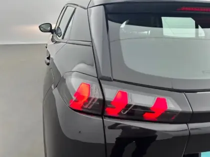 Photo 16 Peugeot 2008  PureTech 100 S&S BVM6