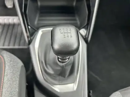 Photo 13 Peugeot 2008  PureTech 100 S&S BVM6