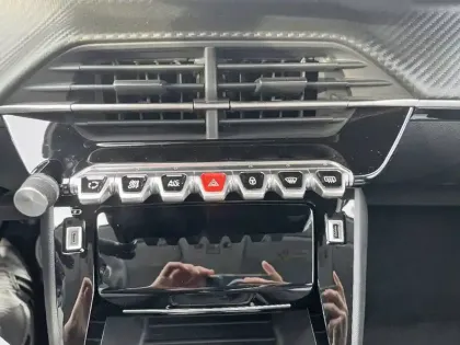 Photo 23 Peugeot 208  PureTech 100 S&S BVM6