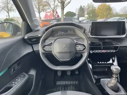 Photo 8 Peugeot 208  PureTech 100 S&S BVM6