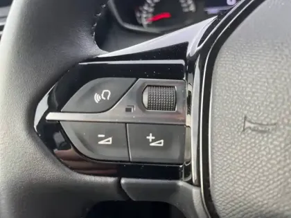 Photo 21 Peugeot 208  PureTech 100 S&S BVM6