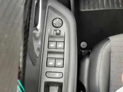 Photo 14 Peugeot 208  PureTech 100 S&S BVM6