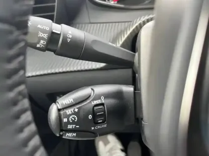 Photo 20 Peugeot 208  PureTech 100 S&S BVM6