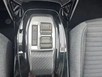 Photo 13 Peugeot 2008  Electrique 136 ch