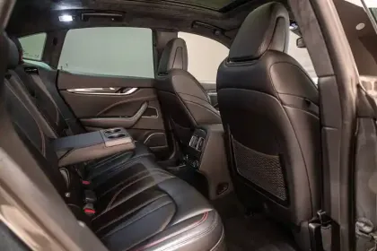 Photo 9 Maserati Levante  3.0 V6 Bi-Turbo 430 S Q4