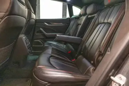 Photo 14 Maserati Levante  3.0 V6 Bi-Turbo 430 S Q4