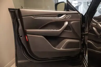 Photo 10 Maserati Levante  3.0 V6 Bi-Turbo 430 S Q4