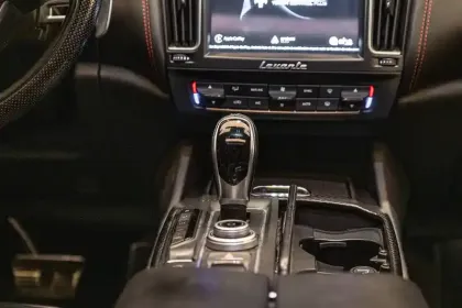 Photo 66 Maserati Levante  3.0 V6 Bi-Turbo 430 S Q4