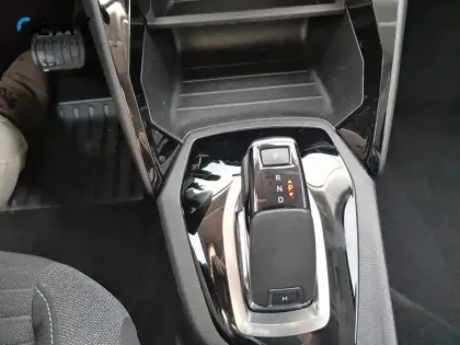 Photo 12 Peugeot 2008  PureTech 130 S&S EAT8