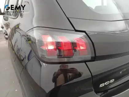 Photo 37 Peugeot 208  BlueHDi 100 S&S BVM6