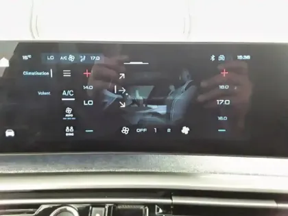 Photo 24 Peugeot 3008  Hybrid 136 e-DCS6