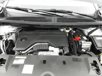 Photo 37 Peugeot 3008  Hybrid 136 e-DCS6