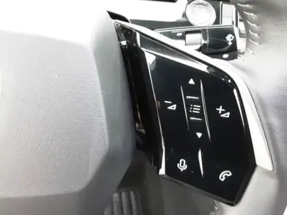 Photo 18 Peugeot 3008  Hybrid 136 e-DCS6