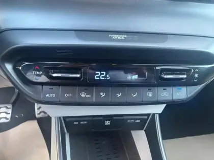 Photo 21 Hyundai Bayon  1.0 T-GDi 100 Hybrid 48V