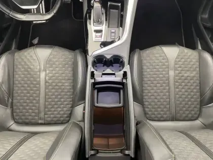 Photo 26 Peugeot 5008  PureTech 130ch S&S EAT8