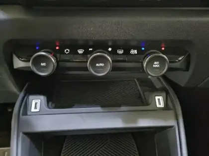 Photo 23 Citroën C4  BlueHDi 110 S&S BVM6