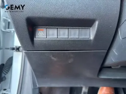 Photo 13 Peugeot 208  PureTech 100 S&S BVM6