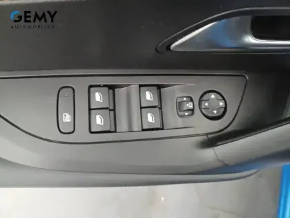 Photo 11 Peugeot 2008  PureTech 130 S&S EAT8