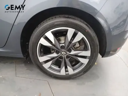 Photo 32 Renault Megane Mégane IV Berline TCe 140 EDC FAP