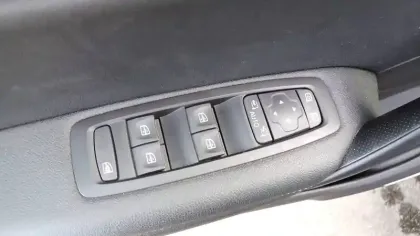 Photo 14 Renault Megane Mégane IV Berline TCe 140 EDC FAP