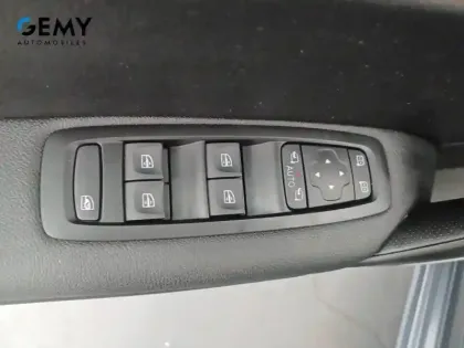 Photo 33 Renault Megane Mégane IV Berline TCe 140 EDC FAP