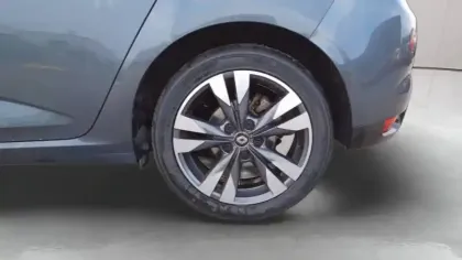 Photo 9 Renault Megane Mégane IV Berline TCe 140 EDC FAP