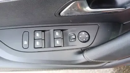 Photo 14 Peugeot 2008  PureTech 130 S&S EAT8