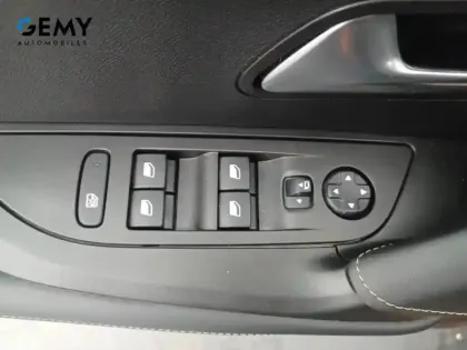 Photo 75 Peugeot 2008  PureTech 130 S&S EAT8