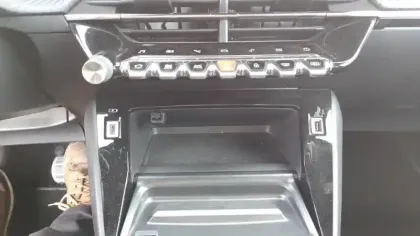 Photo 20 Peugeot 2008  PureTech 130 S&S EAT8