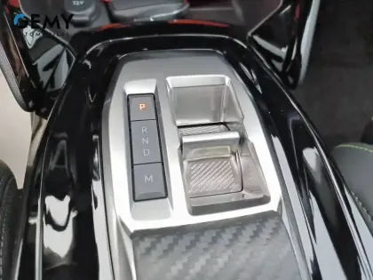 Photo 13 Peugeot 2008  Hybrid 145 e-DCS6