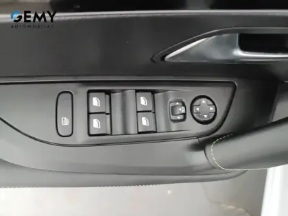 Photo 11 Peugeot 2008  Hybrid 145 e-DCS6