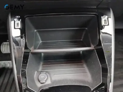 Photo 36 Peugeot 2008  Electrique 136 ch