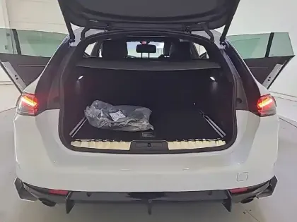 Photo 39 Peugeot 508  SW Hybrid4 360 e-EAT8 Peugeot Sport Engineered