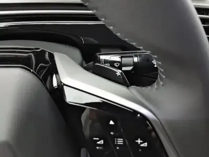 Photo 52 Peugeot 3008  Hybrid 145 e-DCS6