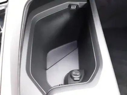 Photo 23 Peugeot 3008  Hybrid 145 e-DCS6