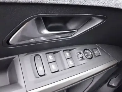 Photo 18 Peugeot 3008  Hybrid 145 e-DCS6