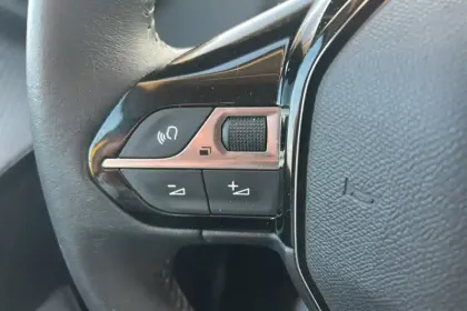 Photo 18 Peugeot 208  PureTech 100 S&S BVM6