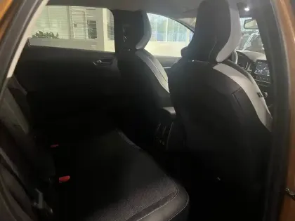 Photo 17 Renault Captur  TCe 140 EDC - 21