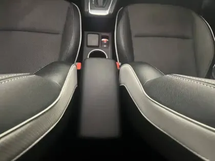 Photo 31 Renault Captur  TCe 140 EDC - 21