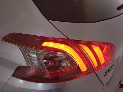 Photo 16 Peugeot 308  PureTech 130ch S&S EAT8